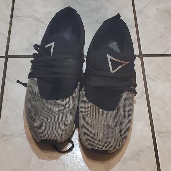 Men Guess Sneakers - Picture 3 of 6